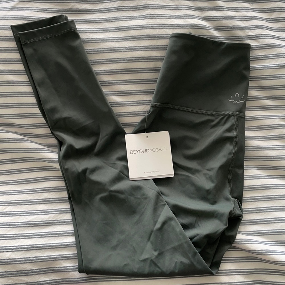 NWT Beyond Yoga leggings